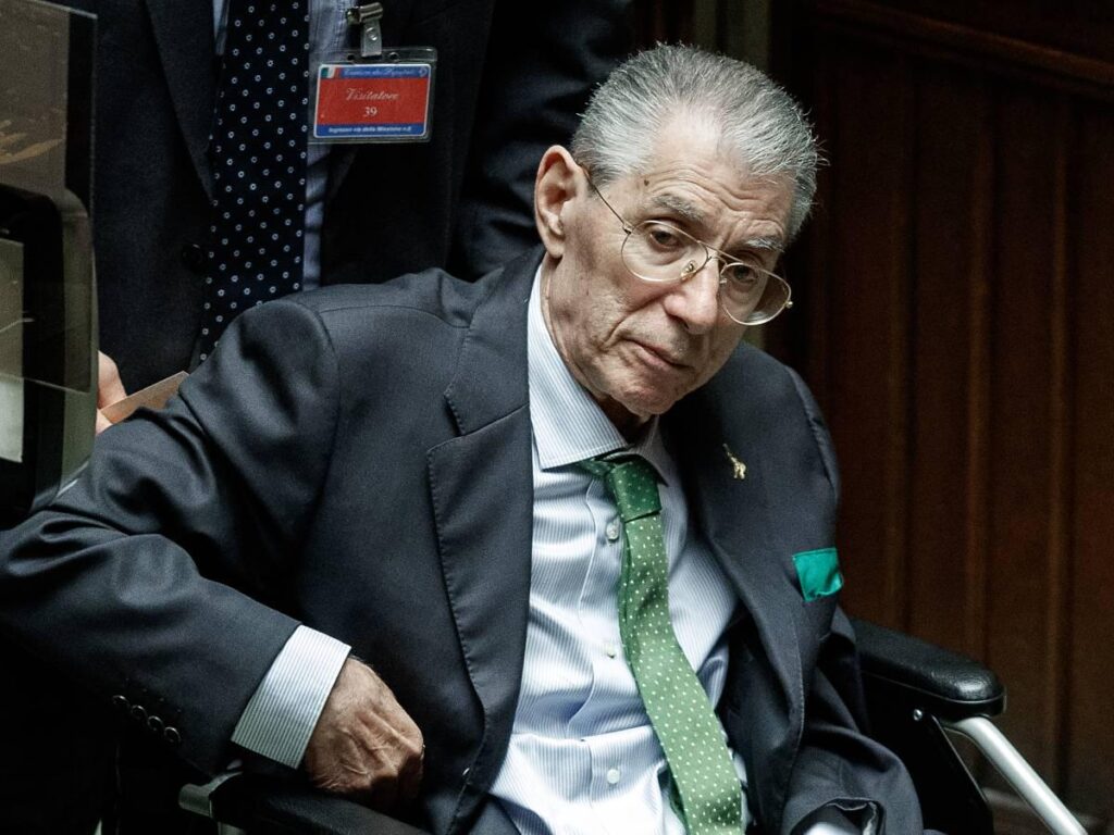 Umberto Bossi has died. Farewell to the 'senatur'