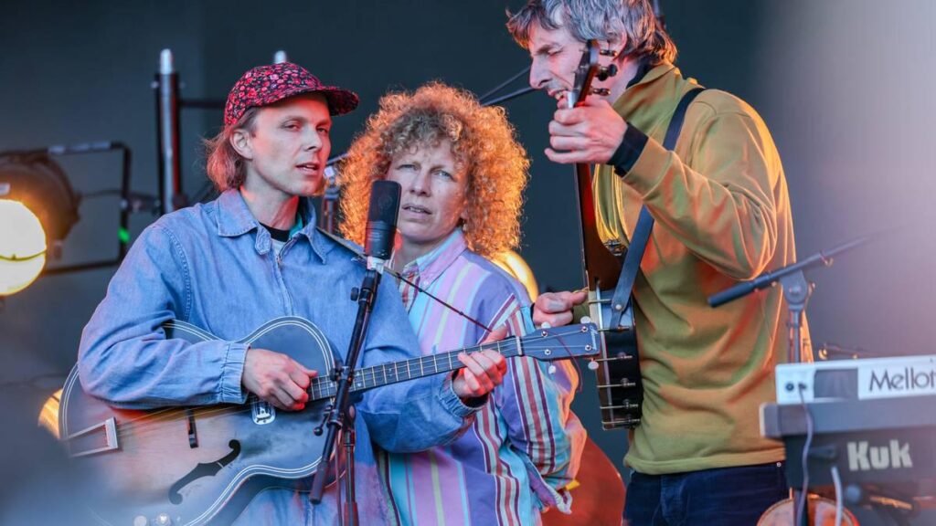 Bit of a double edged blade... "Valkyrien Allstars" joining the Spotify boycotting. I support it, however it really only works if there's more planning and organisation and also if everyone is on board...which i believe they should be. We should push Bandcamp forward directly supporting theseartists