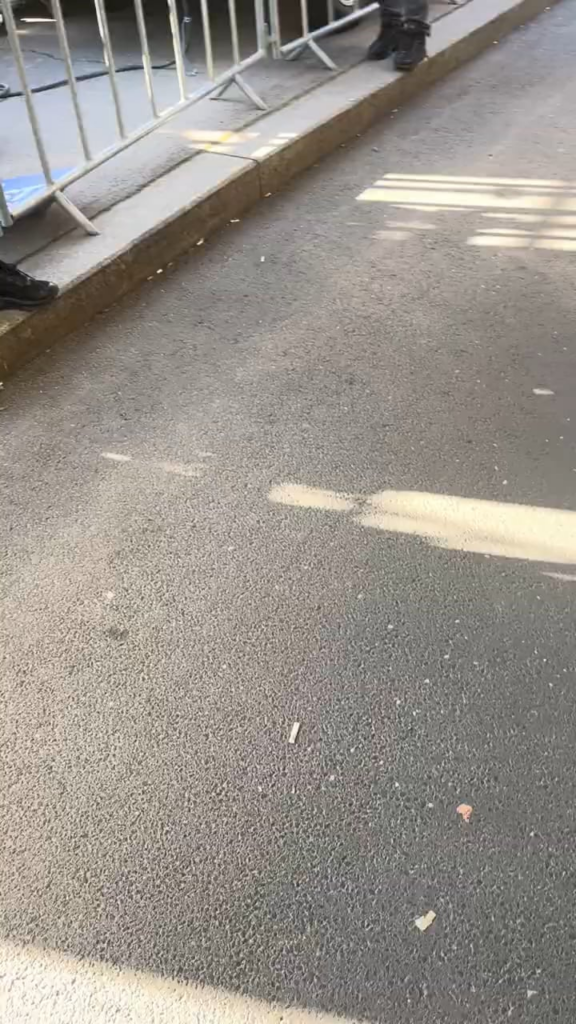 On video, how Fidesz provocateurs unfurl a Ukrainian flag on the National March, so that the Kremlin's domestic servants can distribute the photos of it