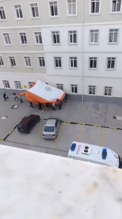 A young man jumped out of the window at Kyk in Muğla