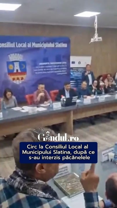 Circus at the local council of the municipality of Slatina after the banning of the stalls