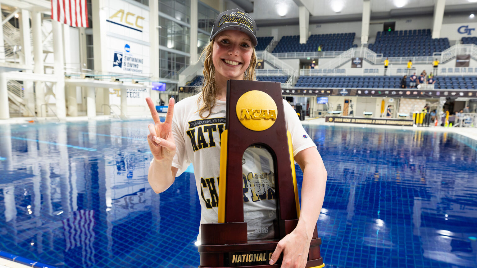 Claire Curzan Named Finalist for Honda Sport Award for Swimming & Diving