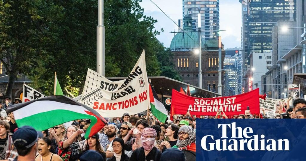 Police planned to disperse Isaac Herzog protest in Sydney if crowd hit 6,000, encrypted messages suggest