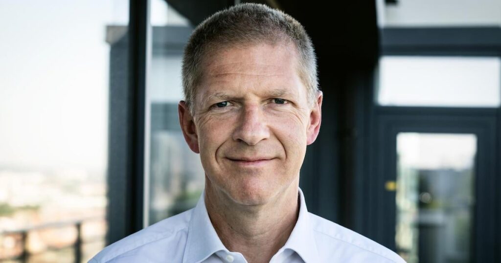 ‘Tricks of a banana republic’: economist Koen Schoors threatens to resign from FPIM if government appoints Axel Miller 'Tricks of a banana republic': economist Koen Schoors threatens to resign from FPIM if government appoints Axel Miller