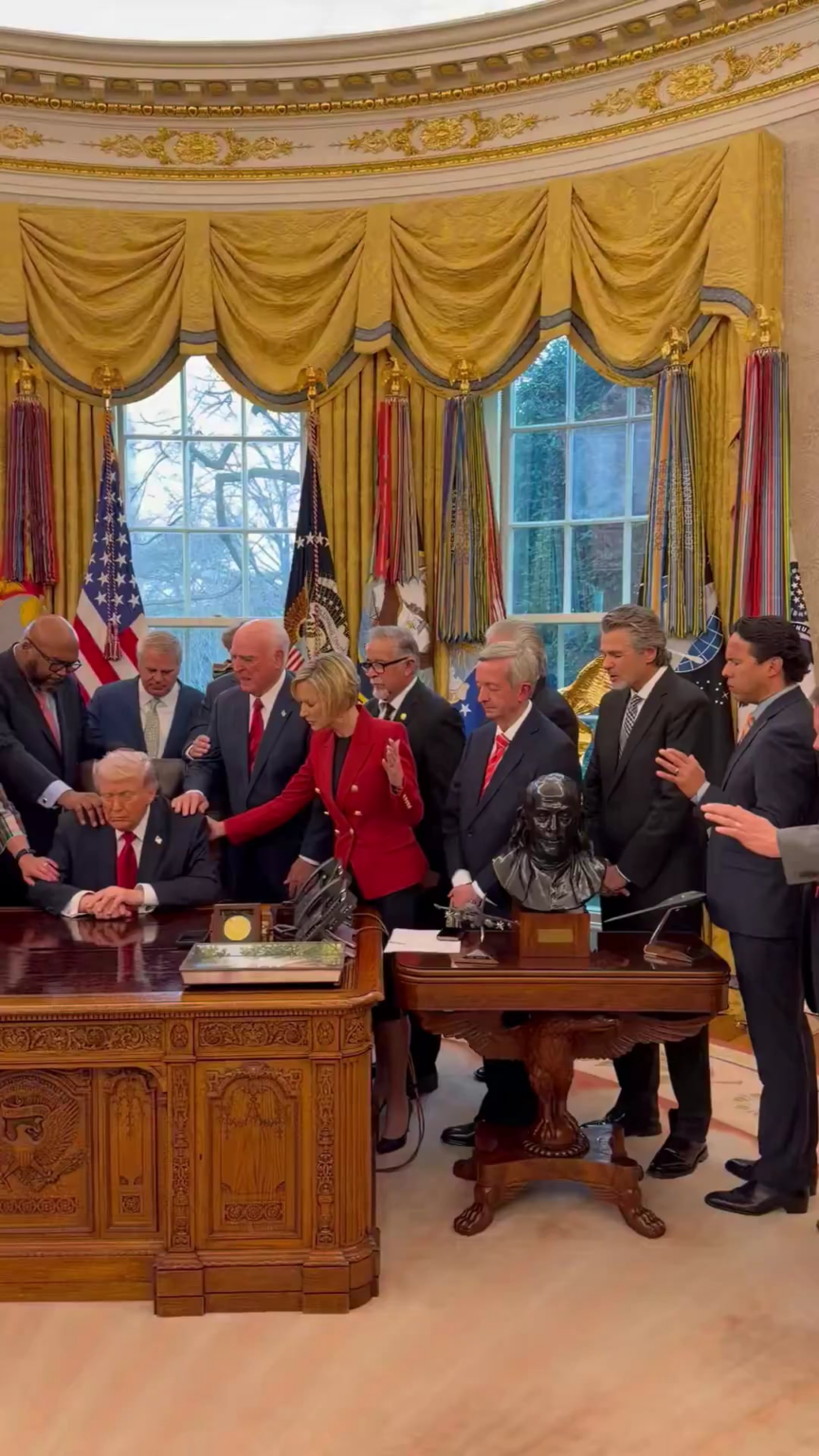"I thought it was a meme." How a prayer proceeds in the Oval Office - VIDEO