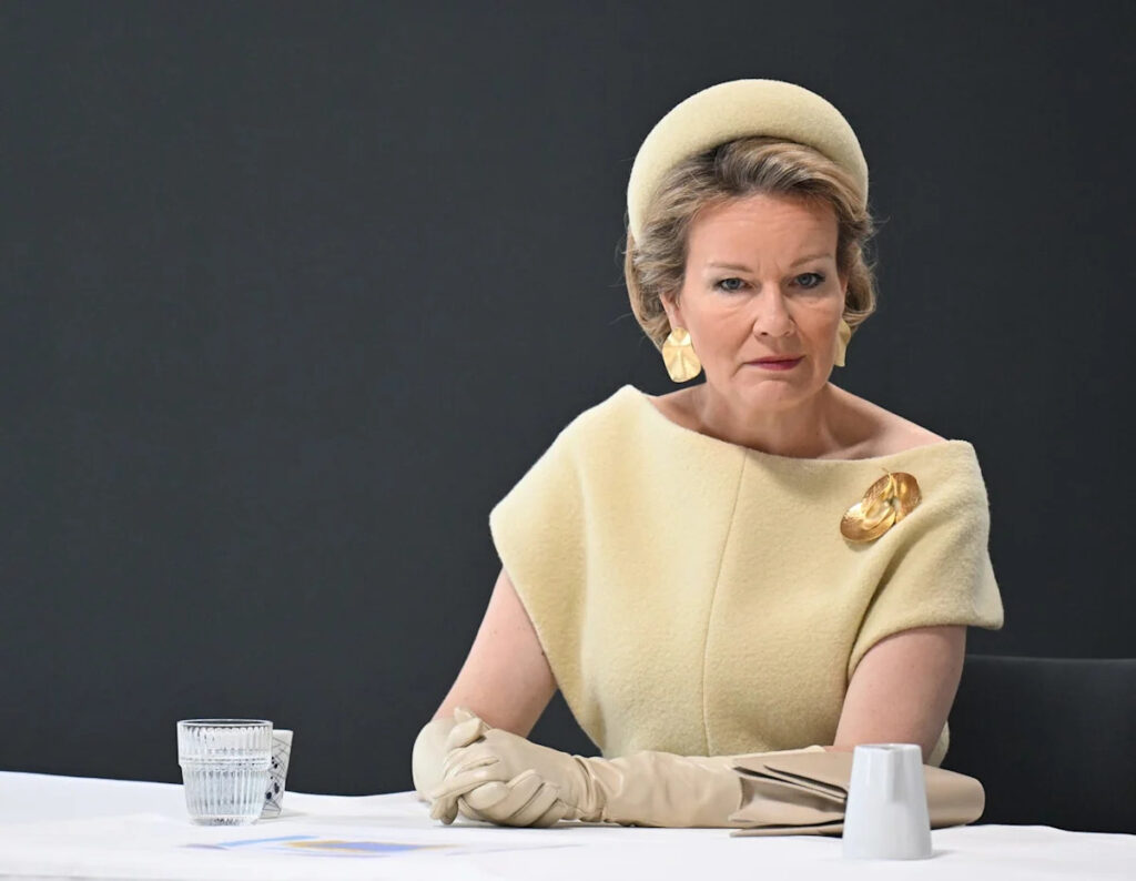 Belgium’s Queen Mathilde Wears a Striking Abstract Gold Parure in Norway Belgium’s Queen Mathilde Wears a Striking Abstract Gold Parure in Norway