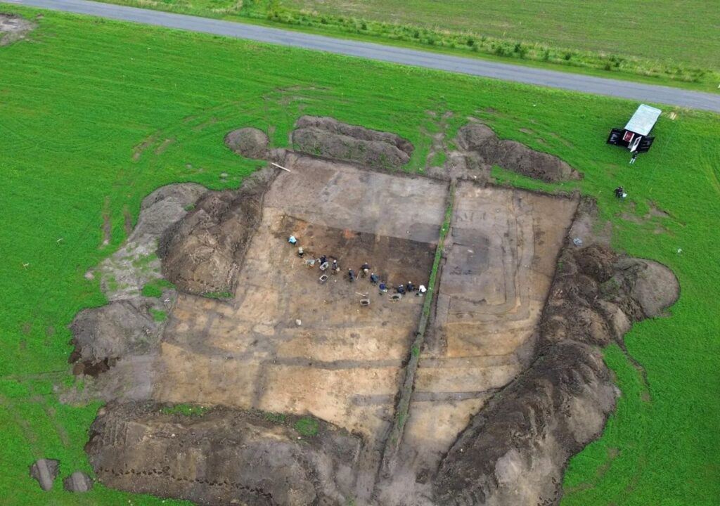 Cleaning of the temple area in Hedegård