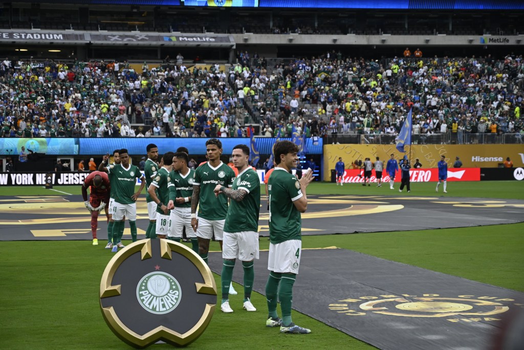 Palmeiras and Porto plat at MetLife Stadium in the Club World Cup