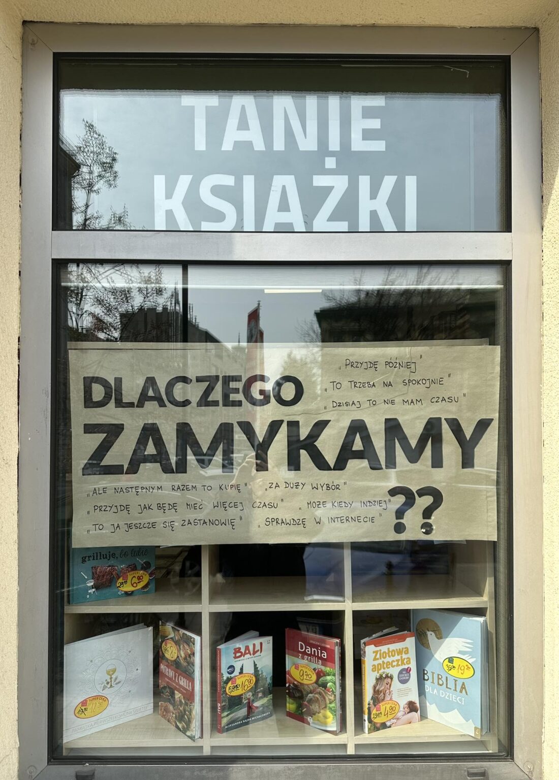 "Customer shaming" performed by a Krakow bookstore