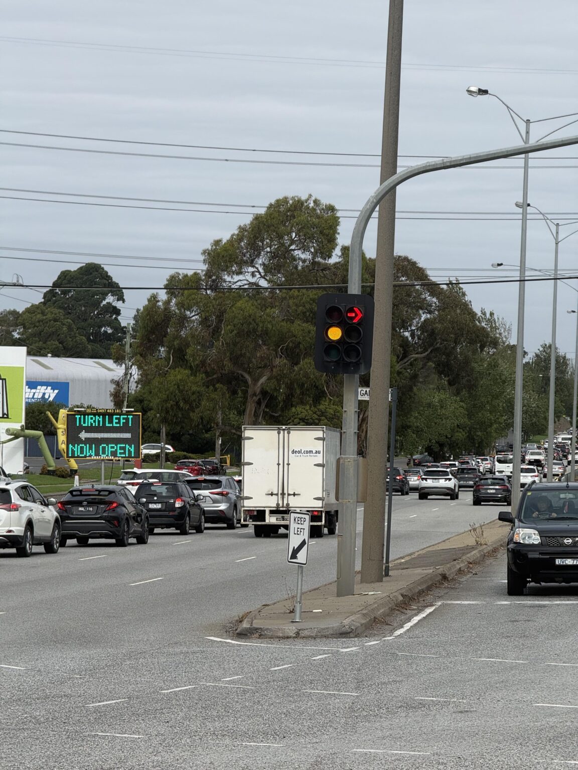 Lines - Petrol edition: Just a short 500m wait on Dandenong road