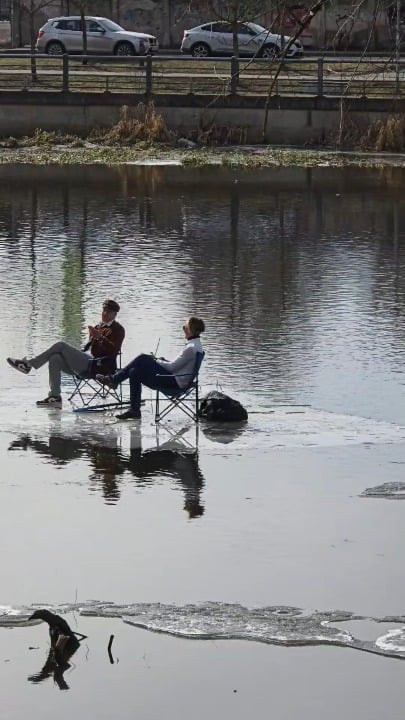 A new form of public transport has been added to Tartu - the Emajõe ice boat
