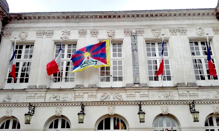 Hundreds of Municipalities in Belgium, France, and Luxembourg Hoist Tibetan National Flag in Solidarity with the Tibetan People – Central Tibetan Administration