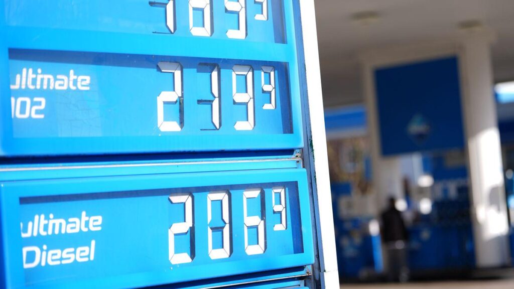 Fuel prices: diesel and gasoline over two euros - discussion about relief