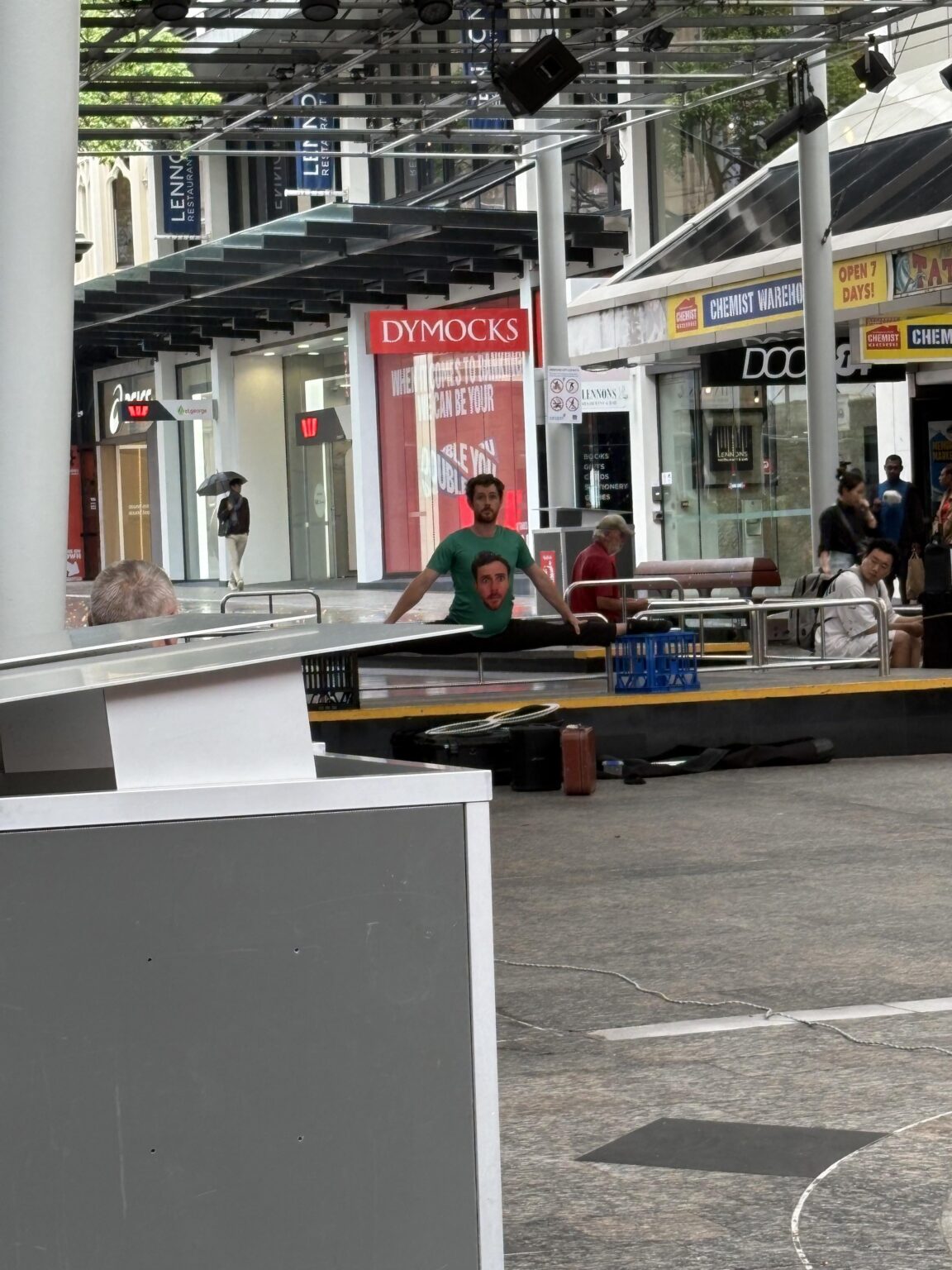 The fuck goin on in queen st?