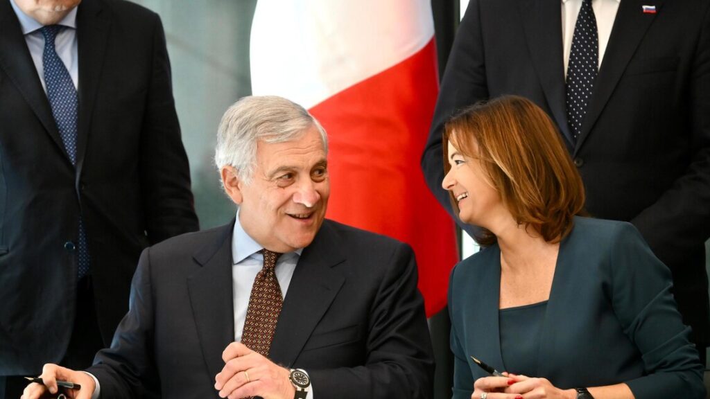 Slovenian FM discusses minority issues with Tajani in Trieste - Politics