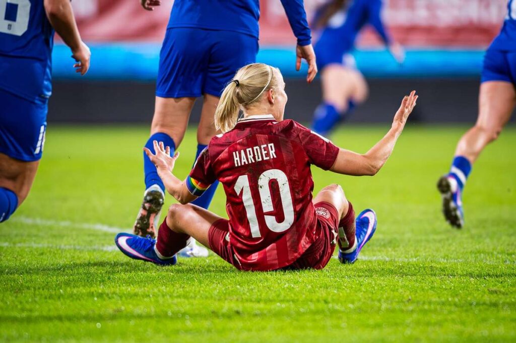 Harder wastes penalty but Denmark manage to claim draw against Italy in Vicenza