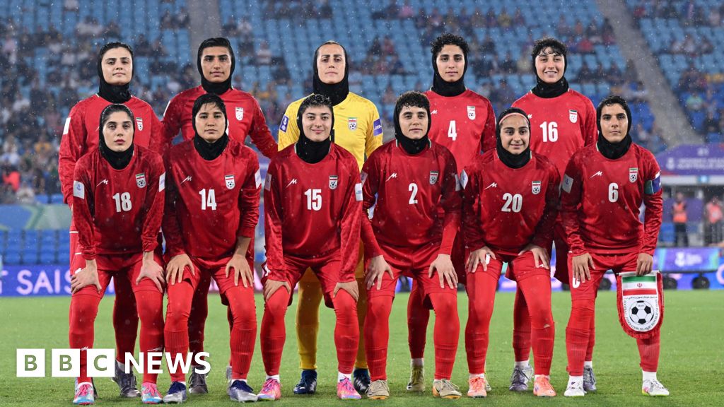Three more Iran football team members change minds over asylum – BBC Three more Iran football team members change minds over asylum - BBC