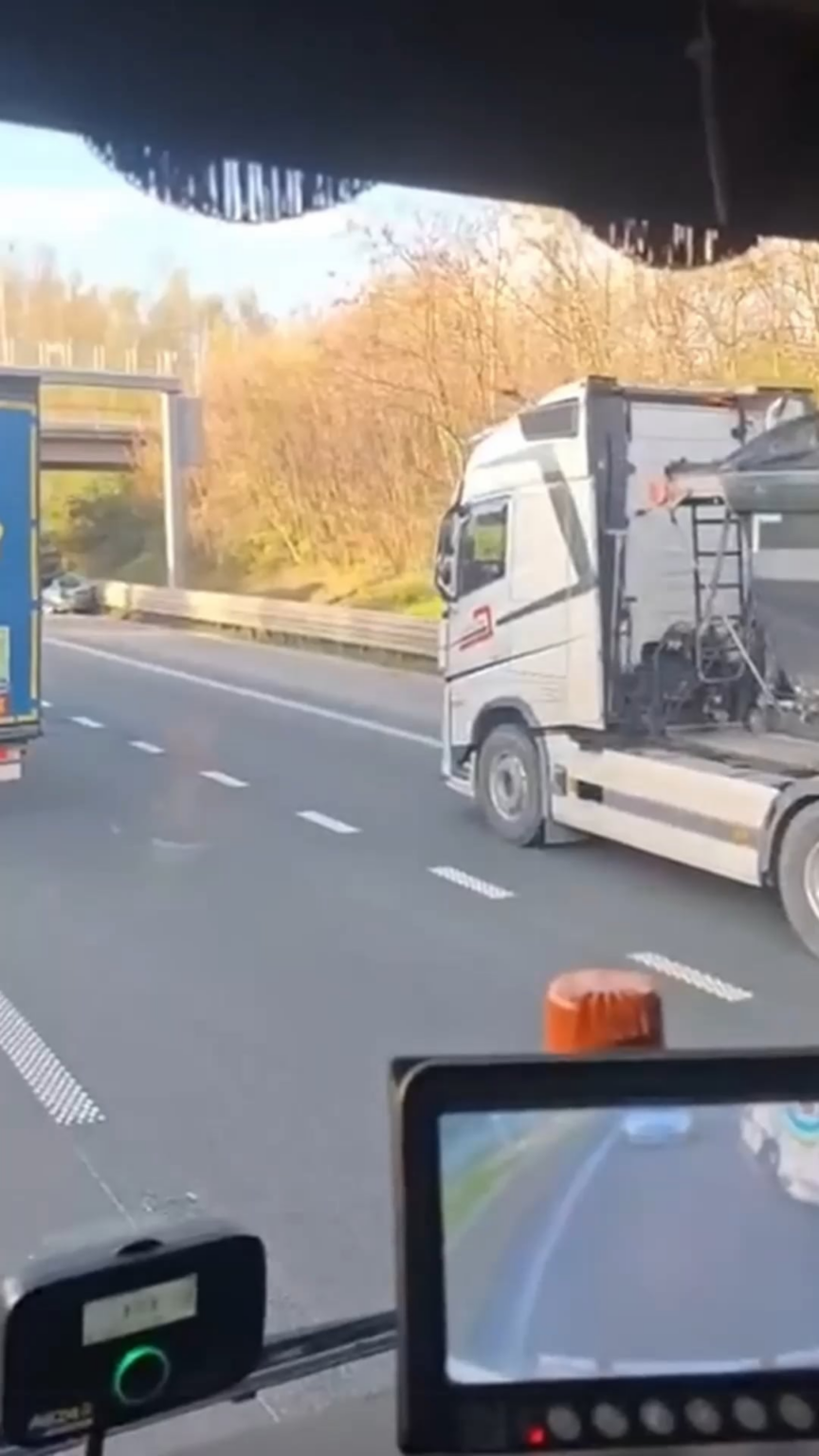 Chain collision πππππ Chain collision πππππ