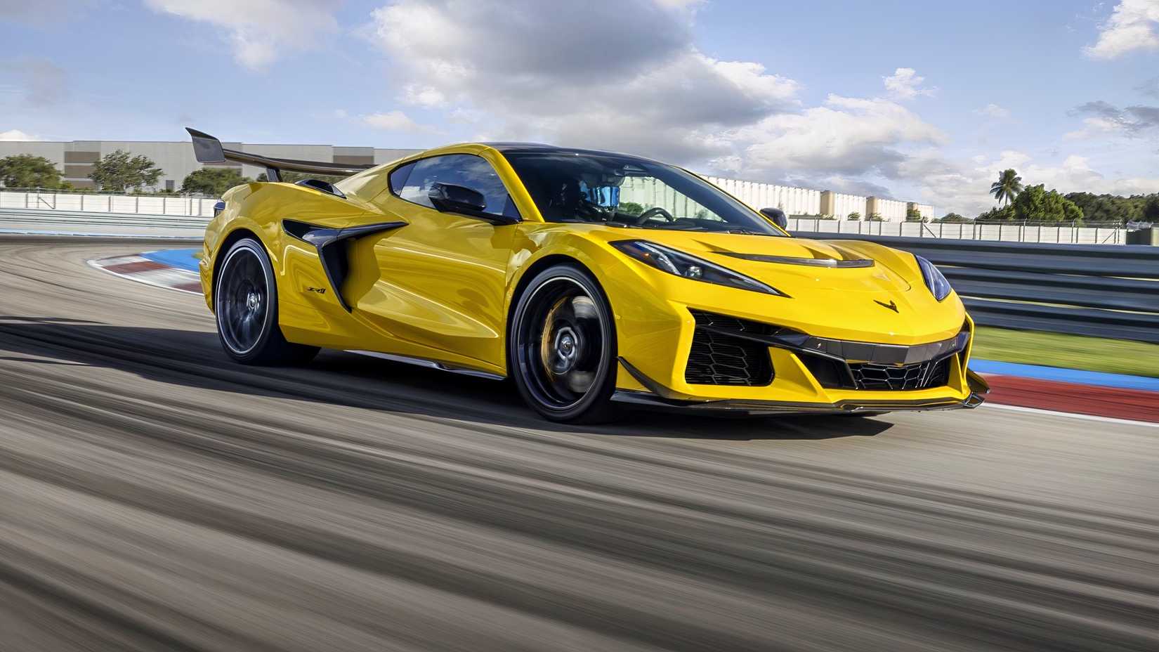 2026 Chevrolet-C8-Corvette-ZR1-Coupe-Competition-Yellow