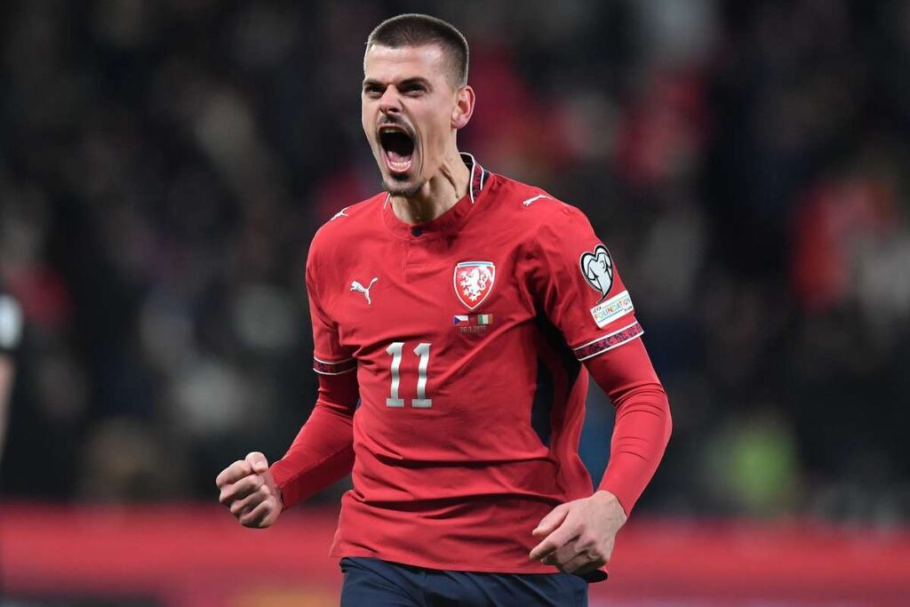 Czech Republic beat Ireland on penalties to set up Denmark play-off final
