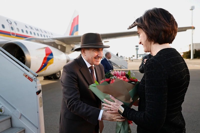 Prime Minister Pashinyan lands in Georgia