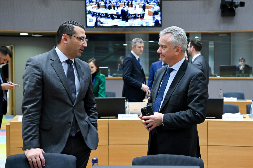 Slovakia’s Fico Government Demands Removal of Two Russian Oligarchs from EU Sanctions