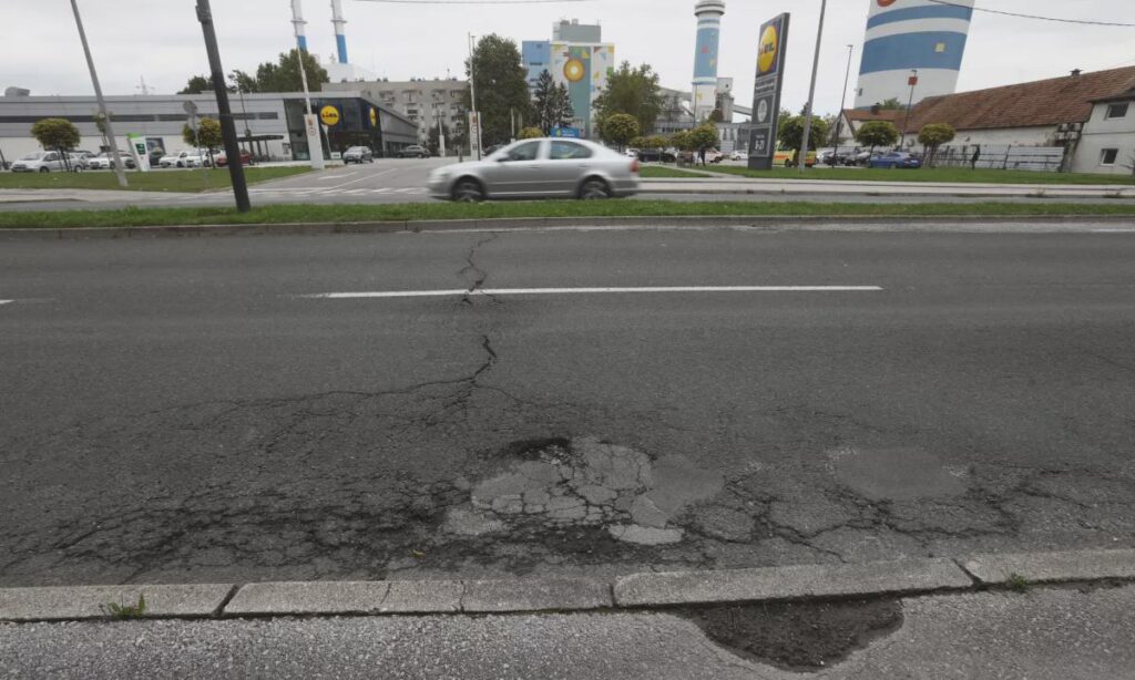 An application where anyone can mark a pothole in the road