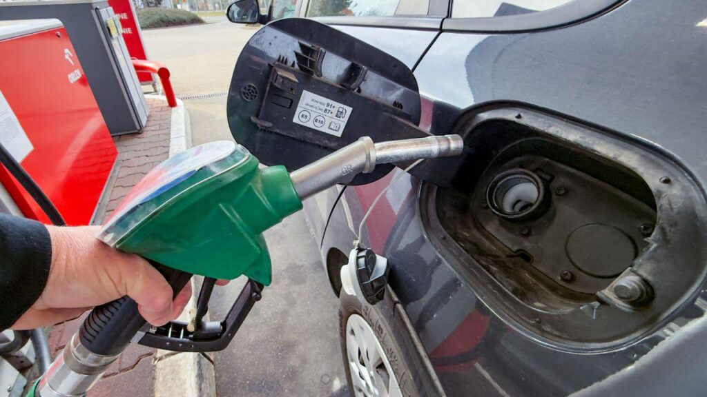 Lower fuel prices to hit Polish gas stations from Tuesday, minister says
