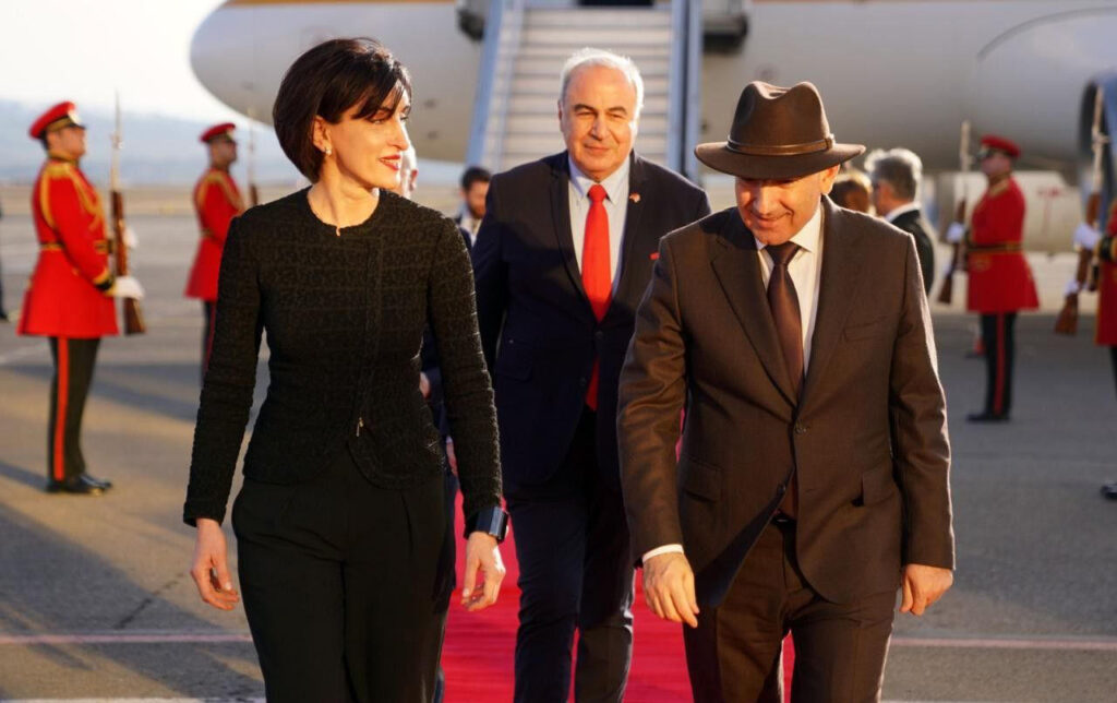 Nikol Pashinyan arrives in Georgia