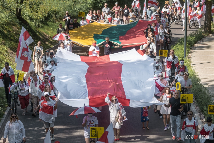 In two years, the number of Belarusians with residence permits in Lithuania decreased by 20%. How many are left? In two years, the number of Belarusians with residence permits in Lithuania decreased by 20%. How many are left?