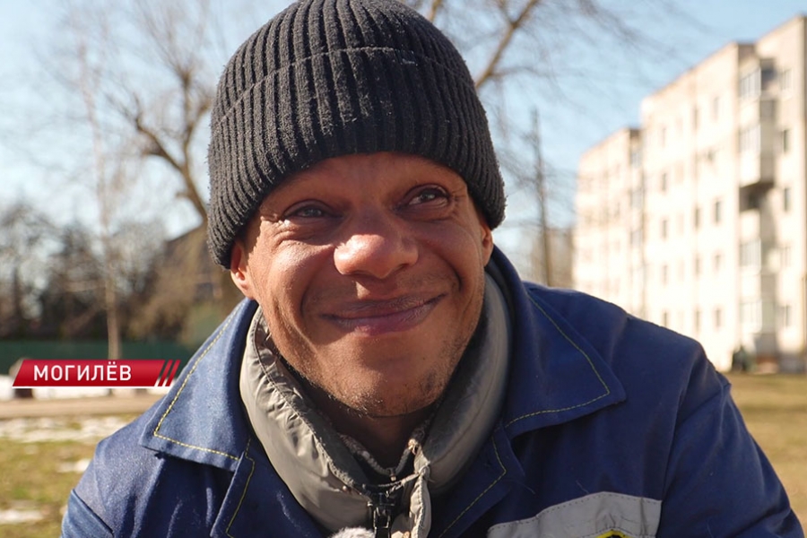 The Best Janitor in Mogilev is a Dark-skinned Belarusian with Guinean Roots The Best Janitor in Mogilev is a Dark-skinned Belarusian with Guinean Roots