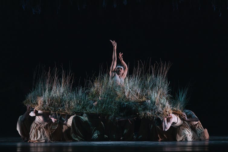 The dancers as grass.