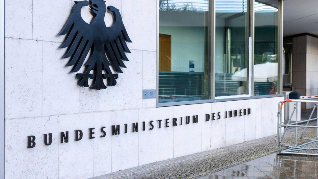 “Radical Daughters”: Ministry of the Interior stops funding – shortly after criticism of Friedrich Merz