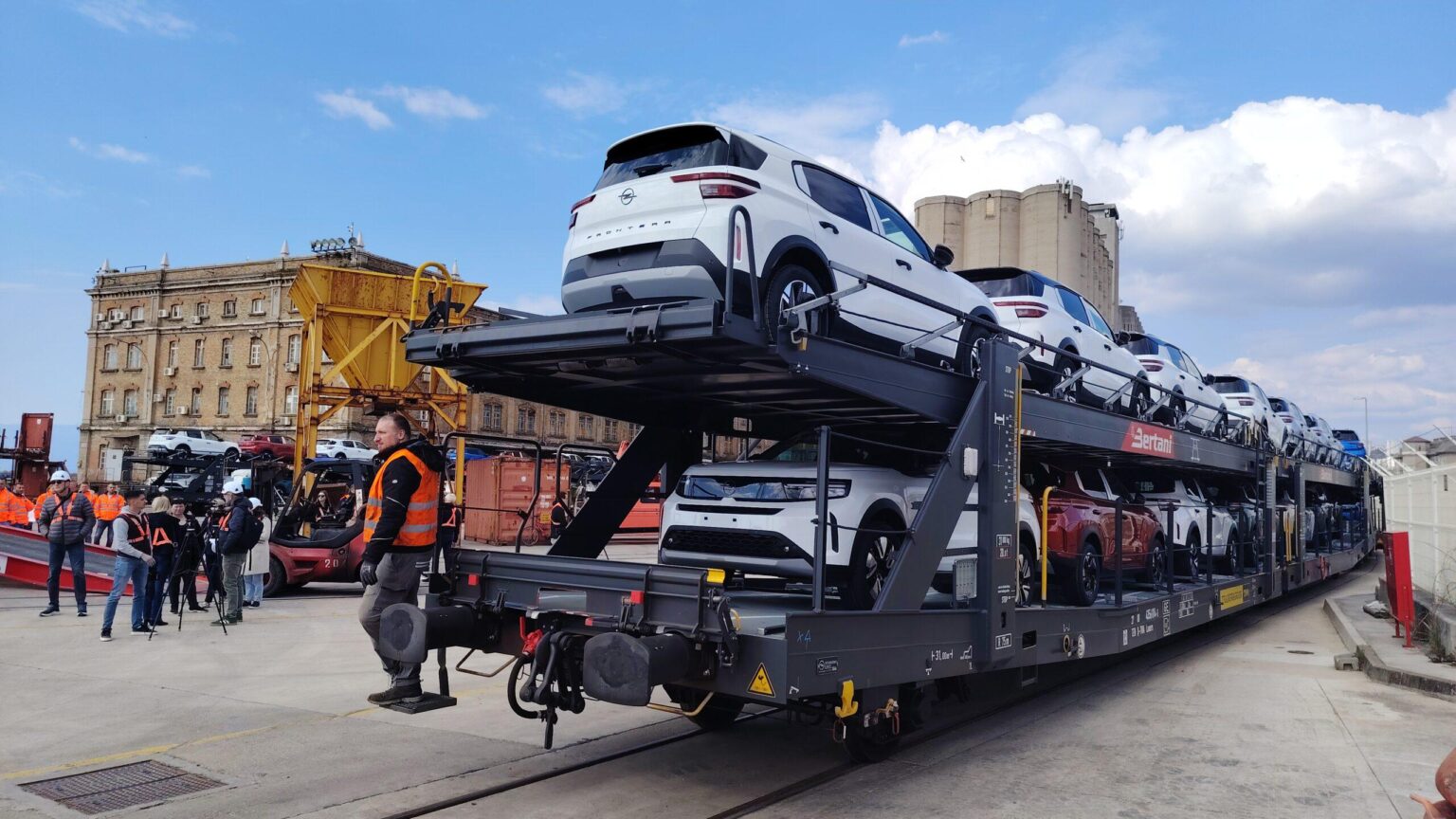 VIDEO The first train with cars arrived in the port of Rijeka, around 60,000 vehicles will be transported this year alone