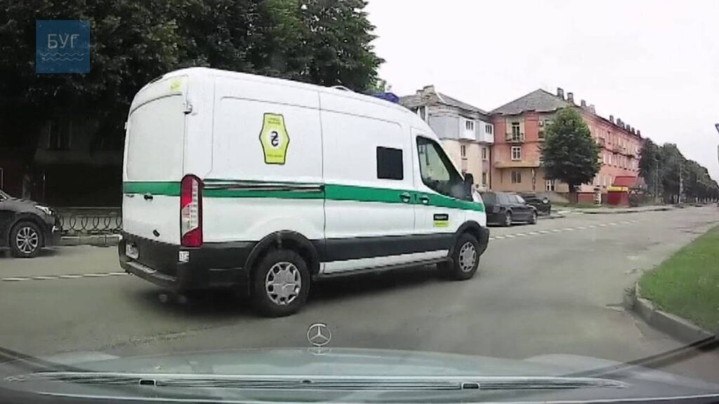 Detention of Ukrainian Bank Workers in Hungary: Legal Implications, Political Context, and Ukraine’s Possible Response