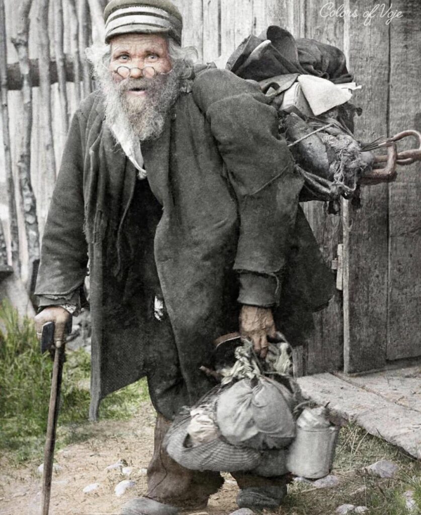 Nomadic storyteller carrying his belongings circa (1897)
Norwegian storyteller Eiliv Braatene spent much of his life as a wandering vagabond, carrying all his possessions in a tin can and a small bundle.