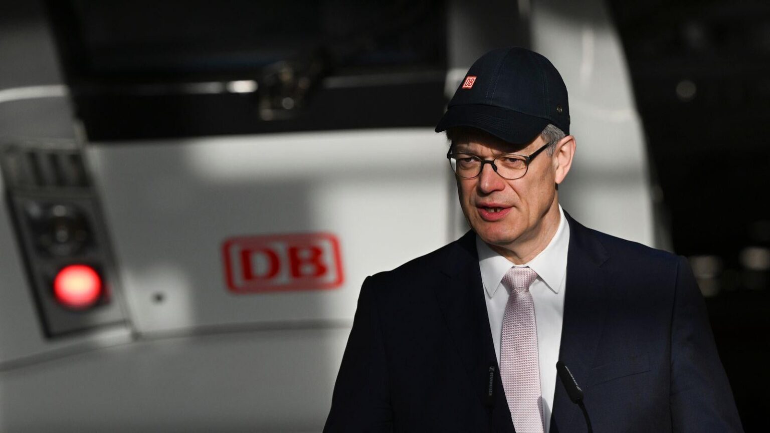 Transport Minister calls for switching to Deutschlandticket