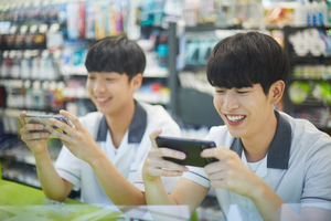 30% of teens struggle to read for more than 10 minutes: survey