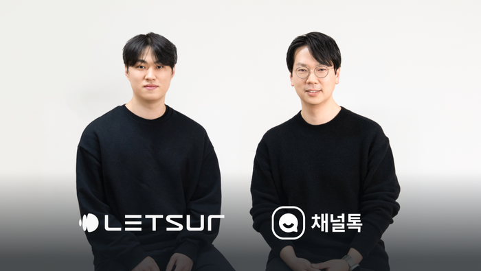 Rep. Shim Kyu-hyun (left) and Lee Kyung-hoon, vice president of Channel Corporation. [Photo = Channel Corporation]