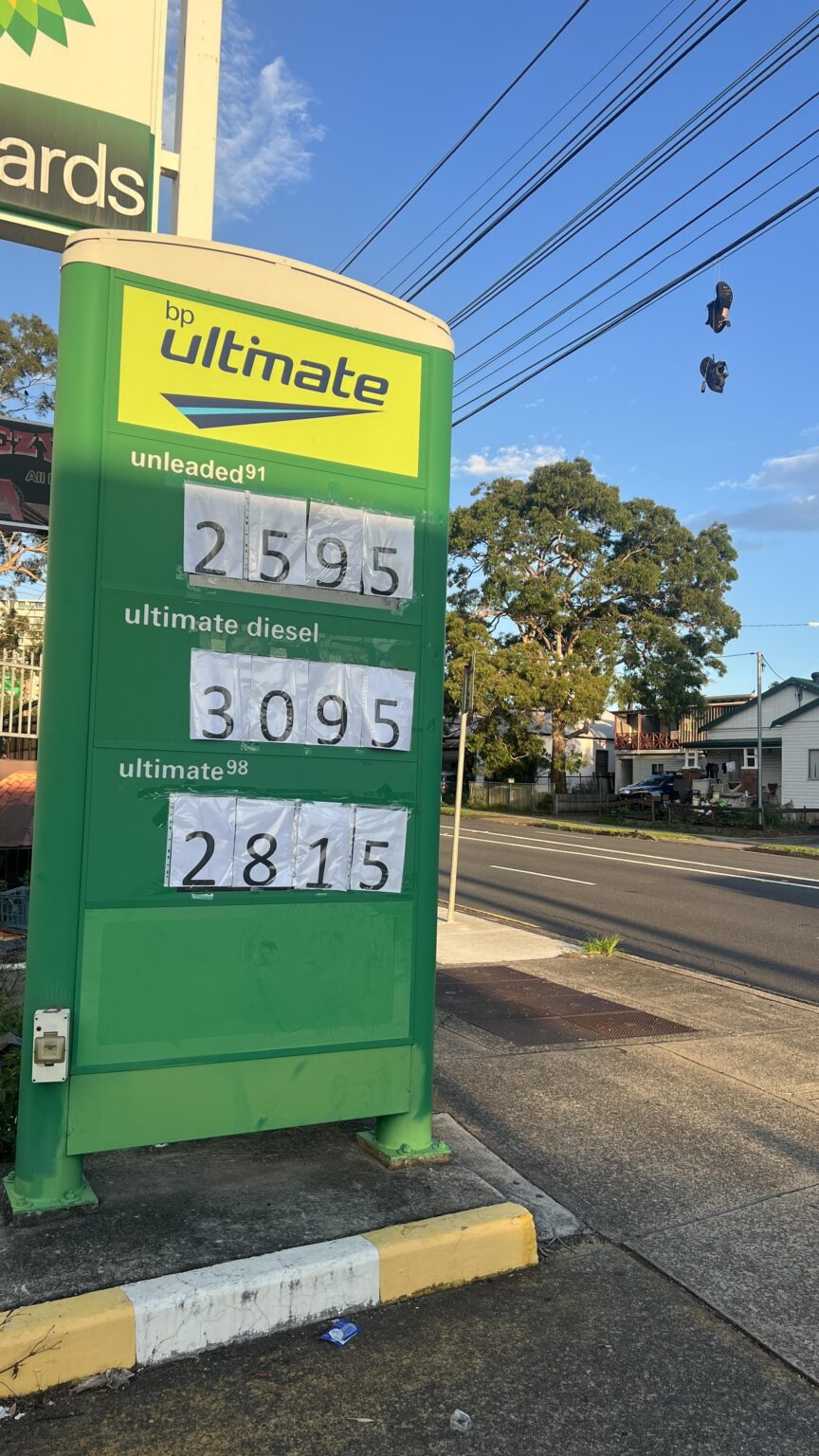 BP’s Digital Fuel display must of crashed under the new prices, so they’ve resorted to paper!