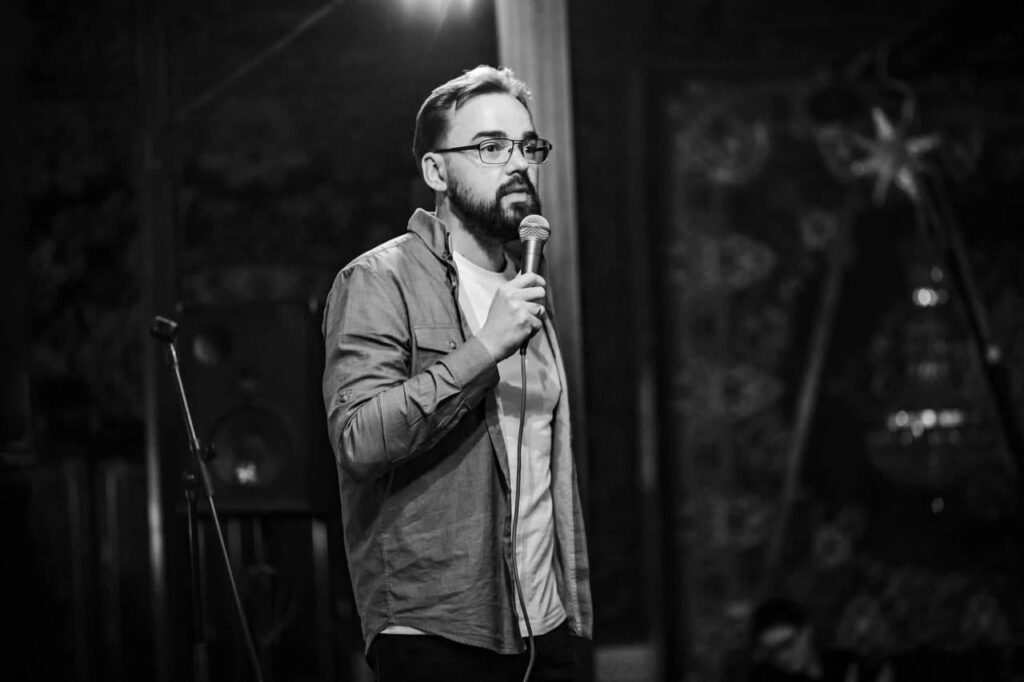 Mobilized Ukrainian stand-up comedian and screen-writer Artur Petrov has died during evacuation of civilians in Kupyansk-Vuzlovyi