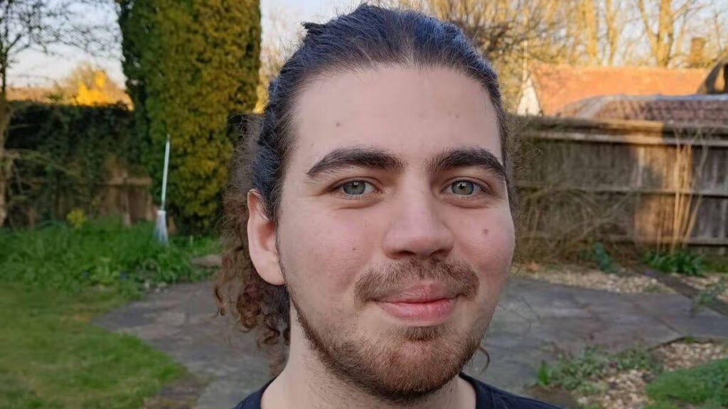 'I have a masters degree but have 500 job rejections - now I'm on benefits'