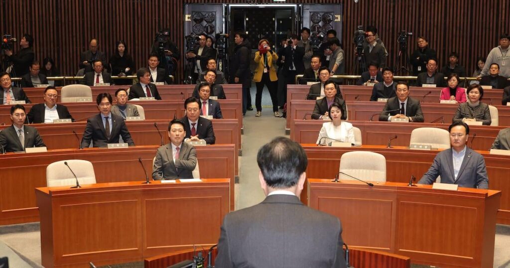 People Power Party Drafts Resolution Apologizing for Martial Law, Distancing From Yoon