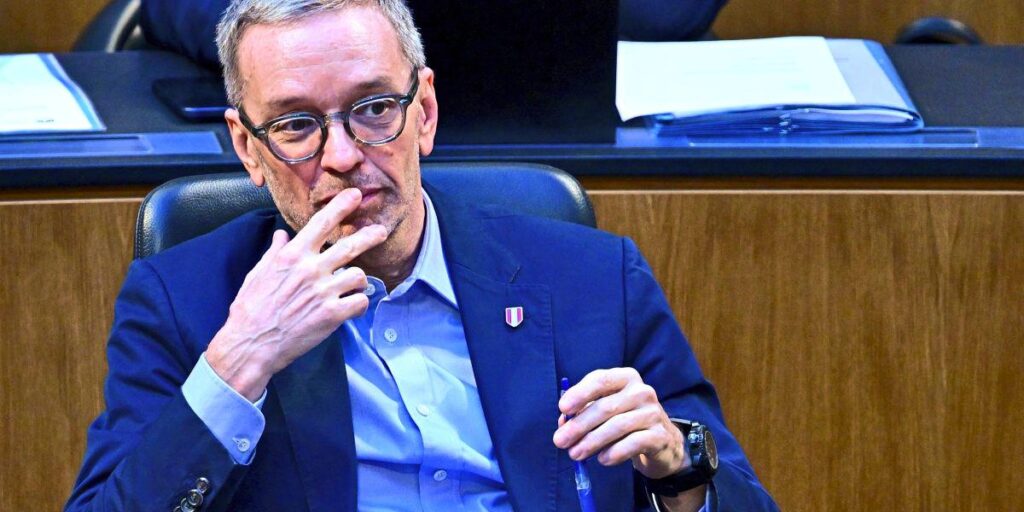 Kickl & Kurz – Let the cup pass us by… Kickl & Kurz - Let the cup pass us by...