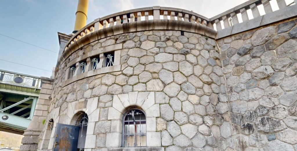 Prague tourist trap to become ice cream parlor after Honest Guide exposé