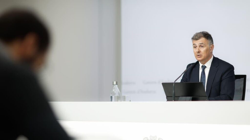 The Government will limit the time minors can use mobile devices