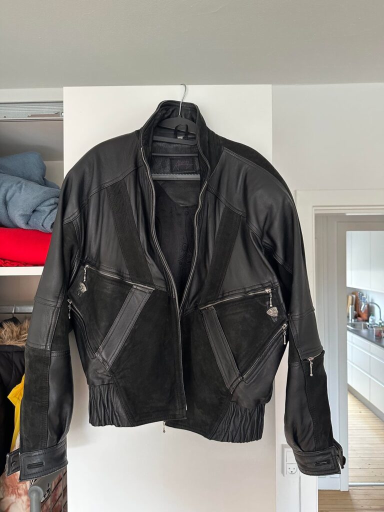 Mysterious leather jacket from the flea market – does anyone know this logo?