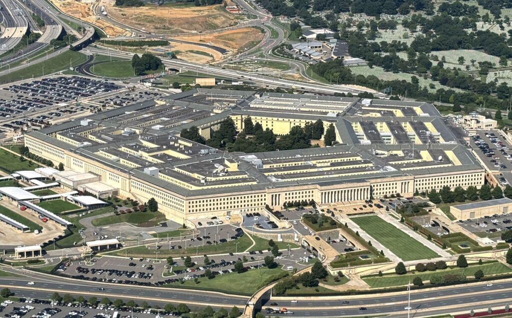 Anthropic: the War Department designates it as a "supply chain risk", a first for a US company