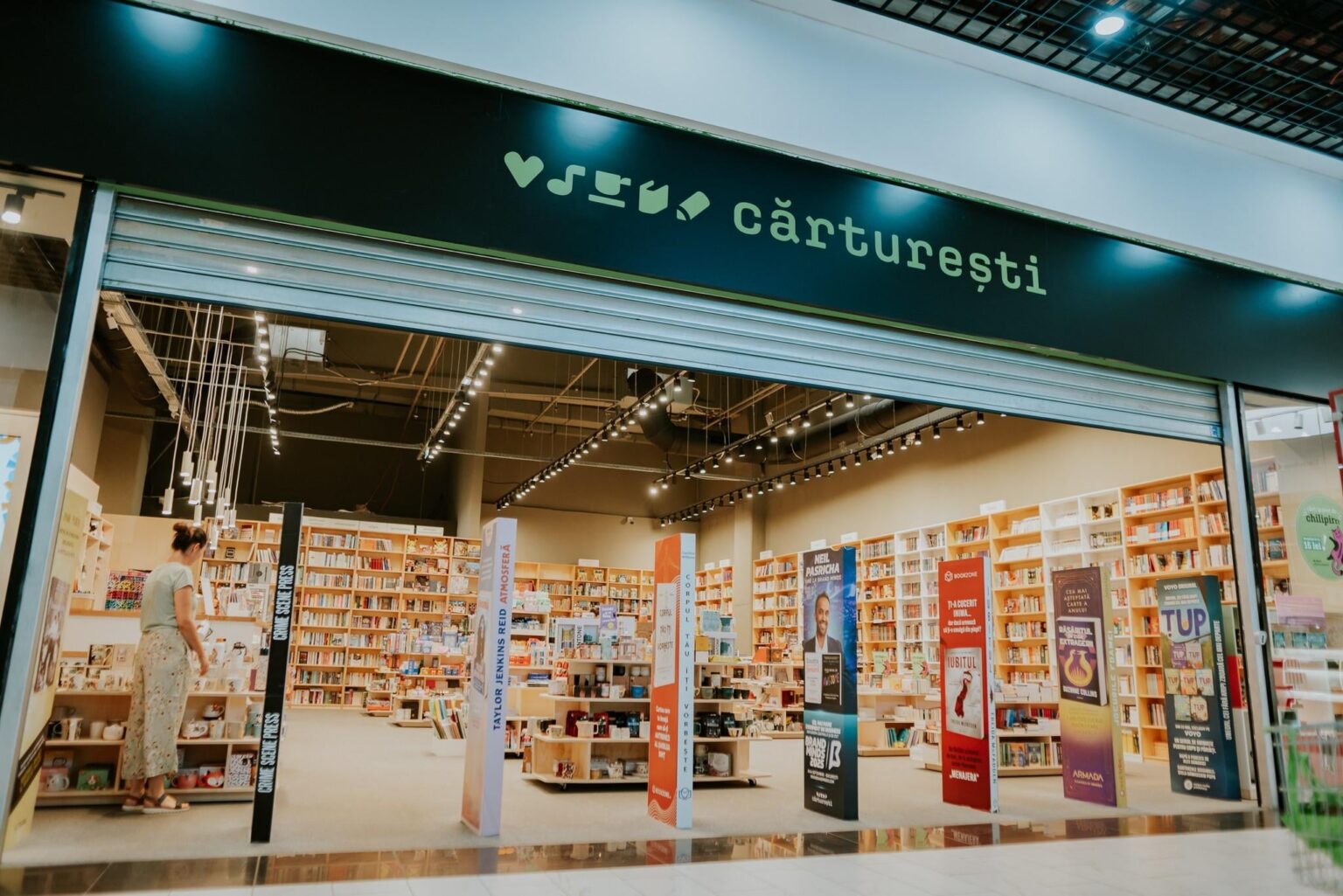 Excess of ANPC: a Cărturesti bookstore from Iasi, fined 40,000 lei for irregularities with pens. Fuel stations collected 50,000 lei in fines in one week