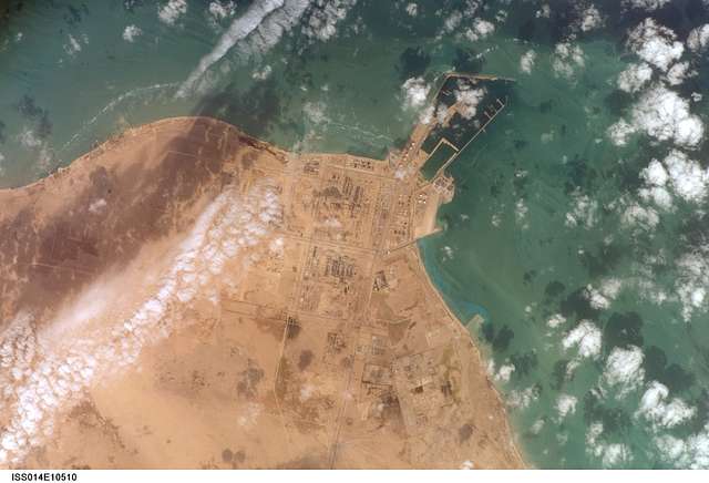 Attacks on on Mideast Energy Risk Lives, Global Downturn